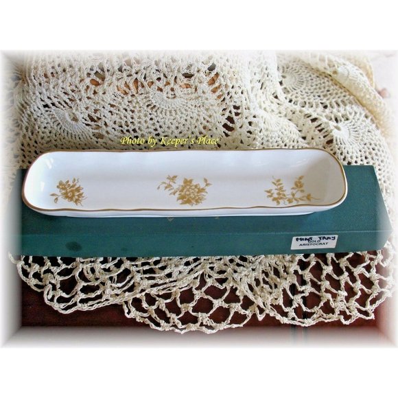 Vintage Crown Staffordshire Gold Aristocrat Porcel - Picture 3 of 5